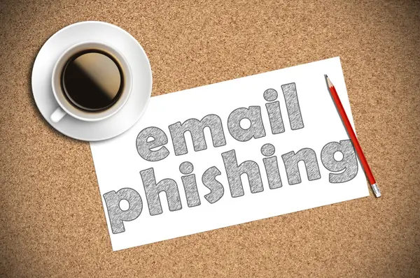 Café y lápiz bosquejo correo electrónico phishing en papel — Foto de Stock