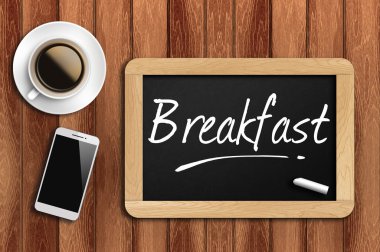 kahve, telefon ve kelime breaksfast ile kara tahta