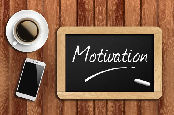 Kahve, telefon ve kelime motivasyon ile kara tahta — Stok fotoğraf