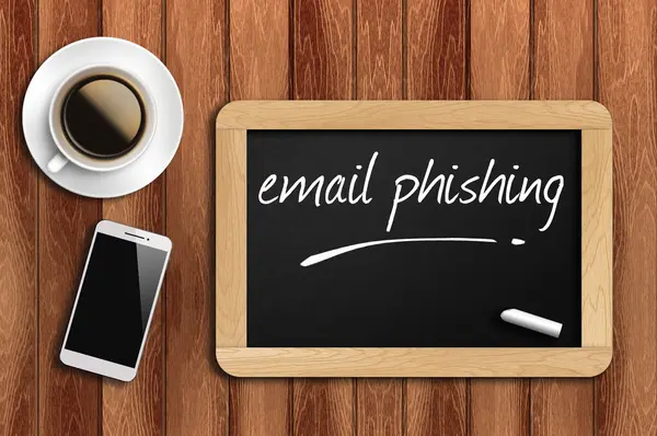 Café, teléfono y pizarra con phishing palabra de correo electrónico — Foto de Stock