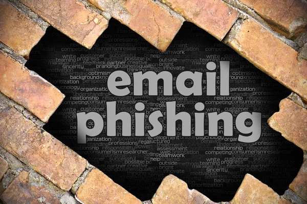 Agujero en la pared de ladrillo con phishing palabra de correo electrónico — Foto de Stock