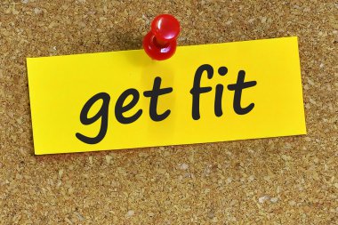 cork arka plan ile sarı notepaper uygun kelime almak