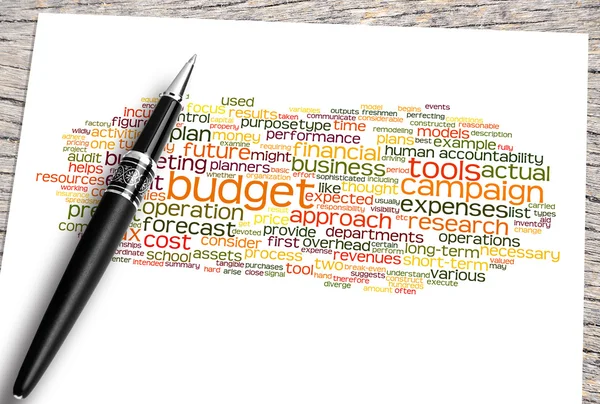 Close-up van Pen en begroting Word Cloud — Stockfoto