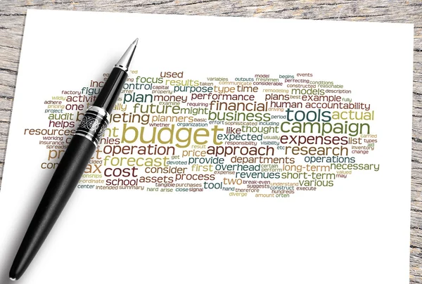 Close-up van Pen en begroting Word Cloud — Stockfoto