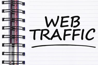 Web Trafik kelimeler bahar beyaz not defteri üzerinde