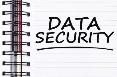 veri güvenlik kelime bahar beyaz not defteri üzerinde