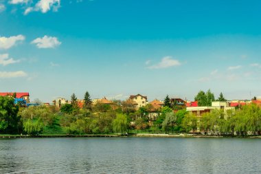 Şehir merkezindeki Göl Manzaralı