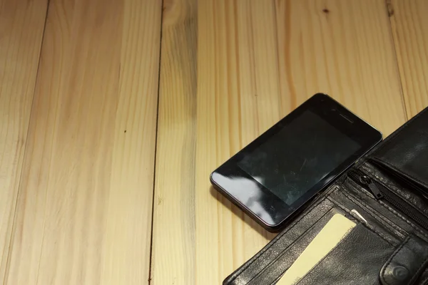 M-cüzdan ile yanındaki bir akıllı telefon kartı — Stok fotoğraf