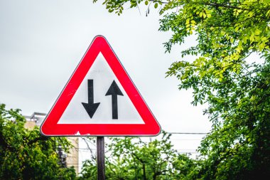 öncelikli trafik işaretleri