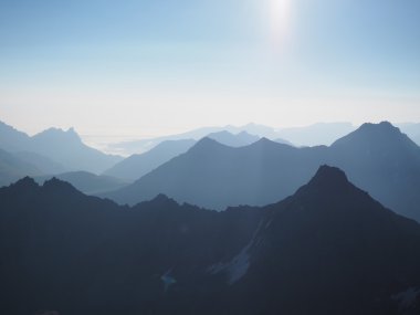 Blue Dağları arka plan bakış. 3D