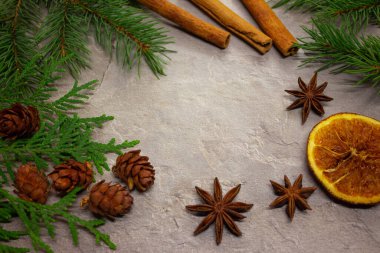 Yeni yıl ve Noel arkaplanı ve çerçevesi pankart ve kartpostalların tasarımının yanı sıra Noel ve Yeni Yıl temalı her tasarım için.