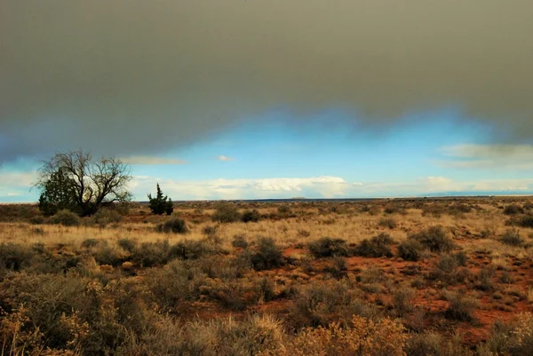 Blue sky peeks under storm clouds over the desert of northern Arizona — Stock Photo, Image