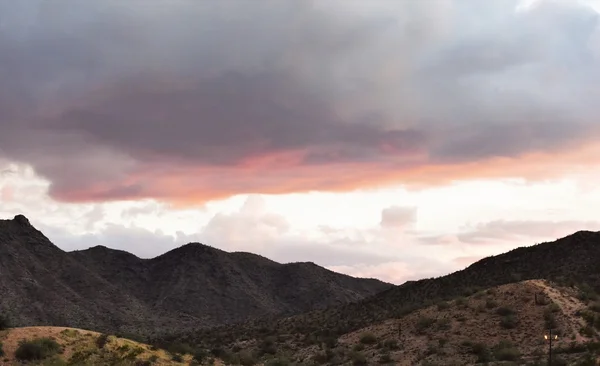 Sunset over the mountains south of Phoenix, Arizona — Stock Photo, Image