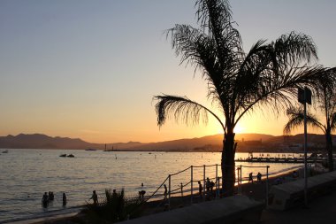 Bir akşam Cannes