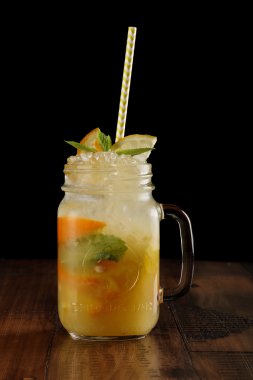 portakal, limon ve limon karışımı.