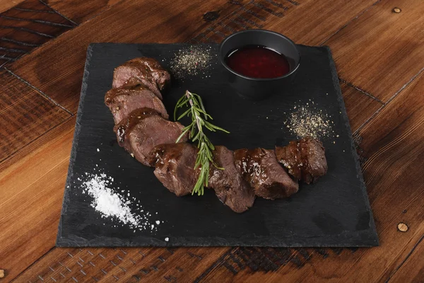 Gegrillte Hirschscheiben — Stockfoto