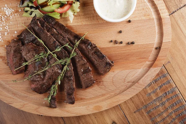 Etek biftek salatası ile