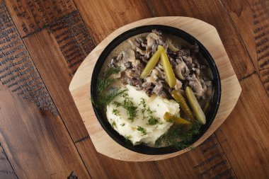 Sığır straganof ezdim patates ile