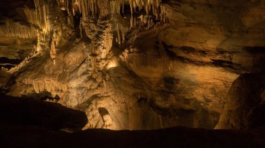 Sarı Işıklı Mağara