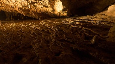 Sarı Işıklı Mağara