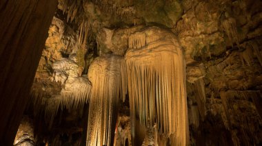 Mağara kaya duvarları manzara görüntüsü