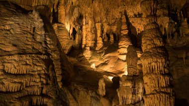 Mağara kaya duvarları manzara görüntüsü