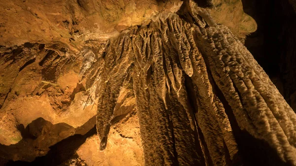 Sarı Işıklı Mağara