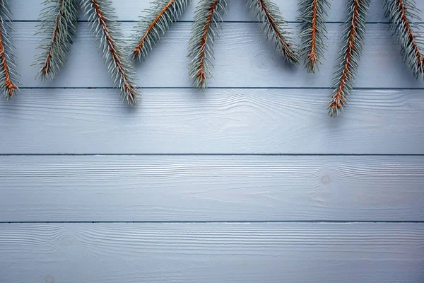 Vlak Gelegd Met Houten Ondergrond Zilverkleurige Sparren Kerst Nieuwjaar Achtergrond — Stockfoto