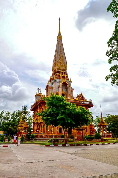 Ecke der hohen Kirche wat chalong — Stockfoto