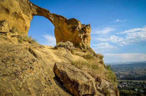 Kislovodsk yakınındaki rock delik — Stok fotoğraf