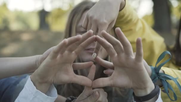 Close-up of three Caucasian hippies making peace sign with hands. Positive men and women expressing love and pacifism. Carefree young people and counterculture of the 1960s. — Stock Video