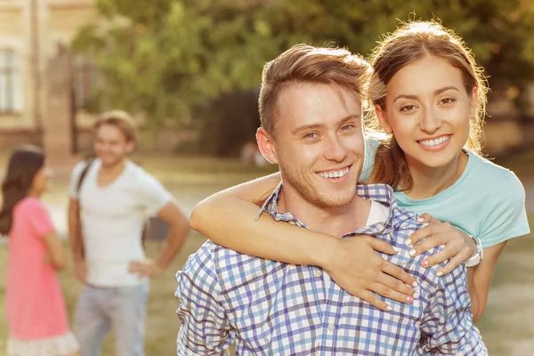 Bela imagem de um casal amoroso — Fotografia de Stock