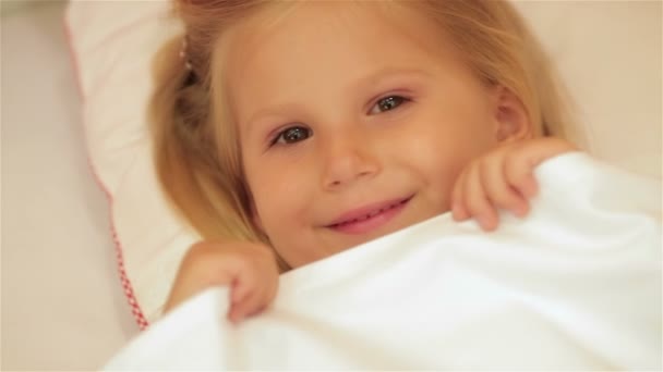 Cute little girl under the blanket — Stock Video