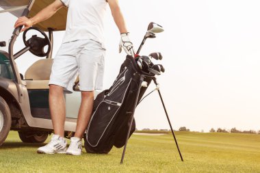 Genç golfçü onun sonraki oyun için hazırlanıyor