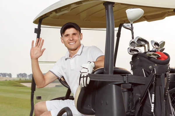 Golfa w wózek golfowy z jego kluby z tyłu — Zdjęcie stockowe