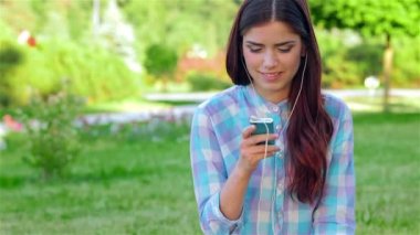 Park onun oyuncu ile güzel kız