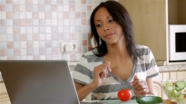 Onu bilgisayar tarifi arıyorum ev kadını