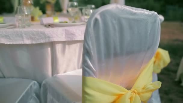 Праздничный стол в день свадьбы — стоковое видео