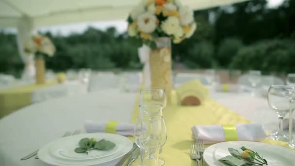 Mesa festiva no dia do casamento — Vídeo de Stock