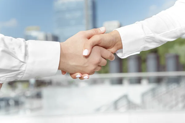 Handshake between business partners — Stock Photo, Image