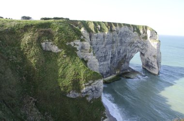 Kemer ile büyük uçurum