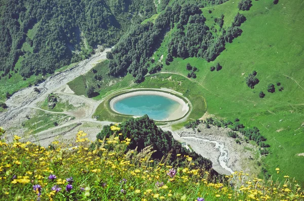 Small reservoir in the mountains — Stock Photo, Image