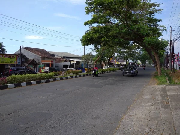 Semarang July 2021 Roadside View Various Vehicles Several Shop Houses — Stock Photo, Image