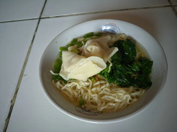 2021年7月5日インドネシア スマラン 野菜の麺スープ — ストック写真