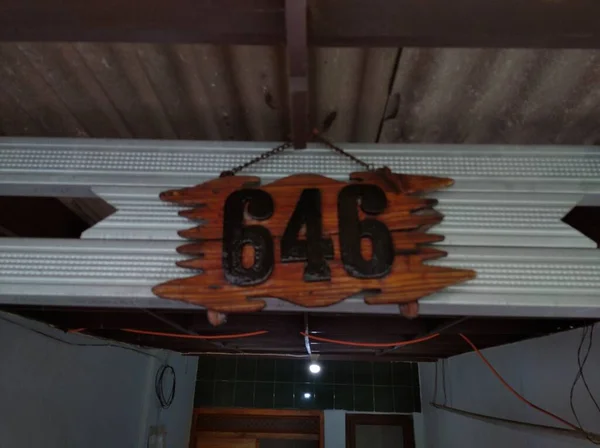 Hausnummern Indonesien Aus Holz Das Haus Hat Die Nummer 646 — Stockfoto