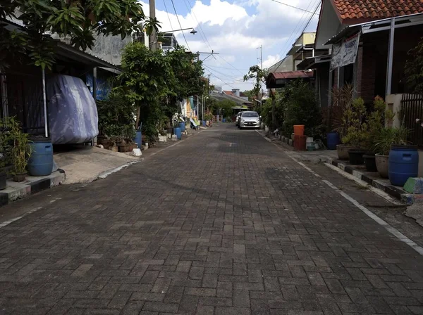 Kediaman Yang Tenang Indonesia Ada Berbagai Mobil Yang Diparkir Baik — Stok Foto
