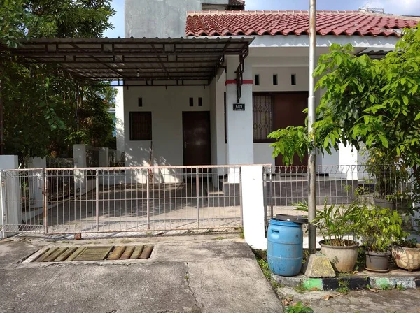 Semarang Indonesien Juli 2021 Ein Weißes Haus Einer Wohnsiedlung Semarang — Stockfoto