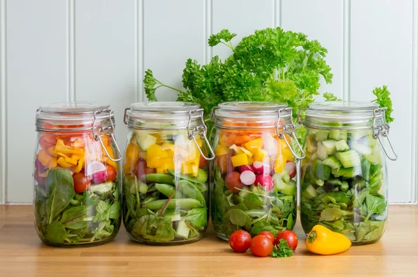 Salata depolama kavanozların içinde. Temiz üstüste 4 maç.