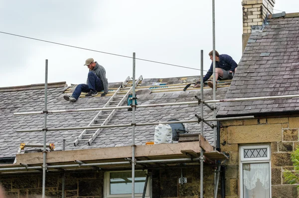 Decorative slate roof restoration in Wales. — Stock Photo, Image