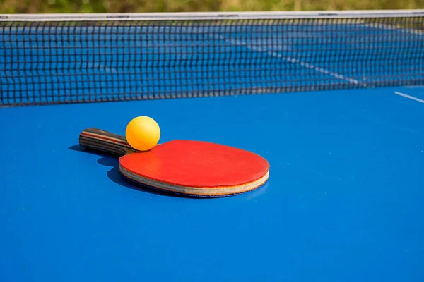 Tenis de mesa azul o ping pong. — Foto de Stock